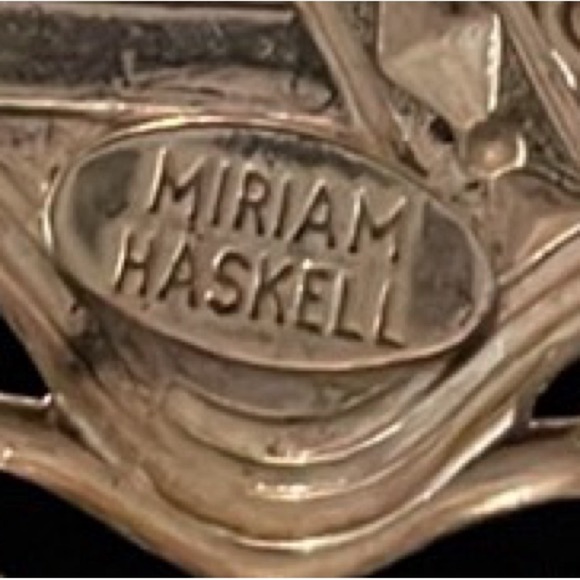 Vintage 1950’s MIRIAM HASKELL Coat of Arms Brooch - Picture 2 of 2